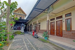 Hotel O Wisma Aluh AmbakNearPantai batu lima Asbullah tmbngn, Tanah Laut