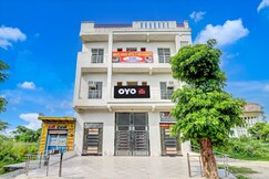 SPOT ON White House Hotels & Restaurant, Meerut