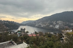 sceniclakeviewretreat, Bhimtal