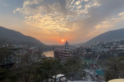 Bunk Stay Hostel and Glamping, Mussoorie