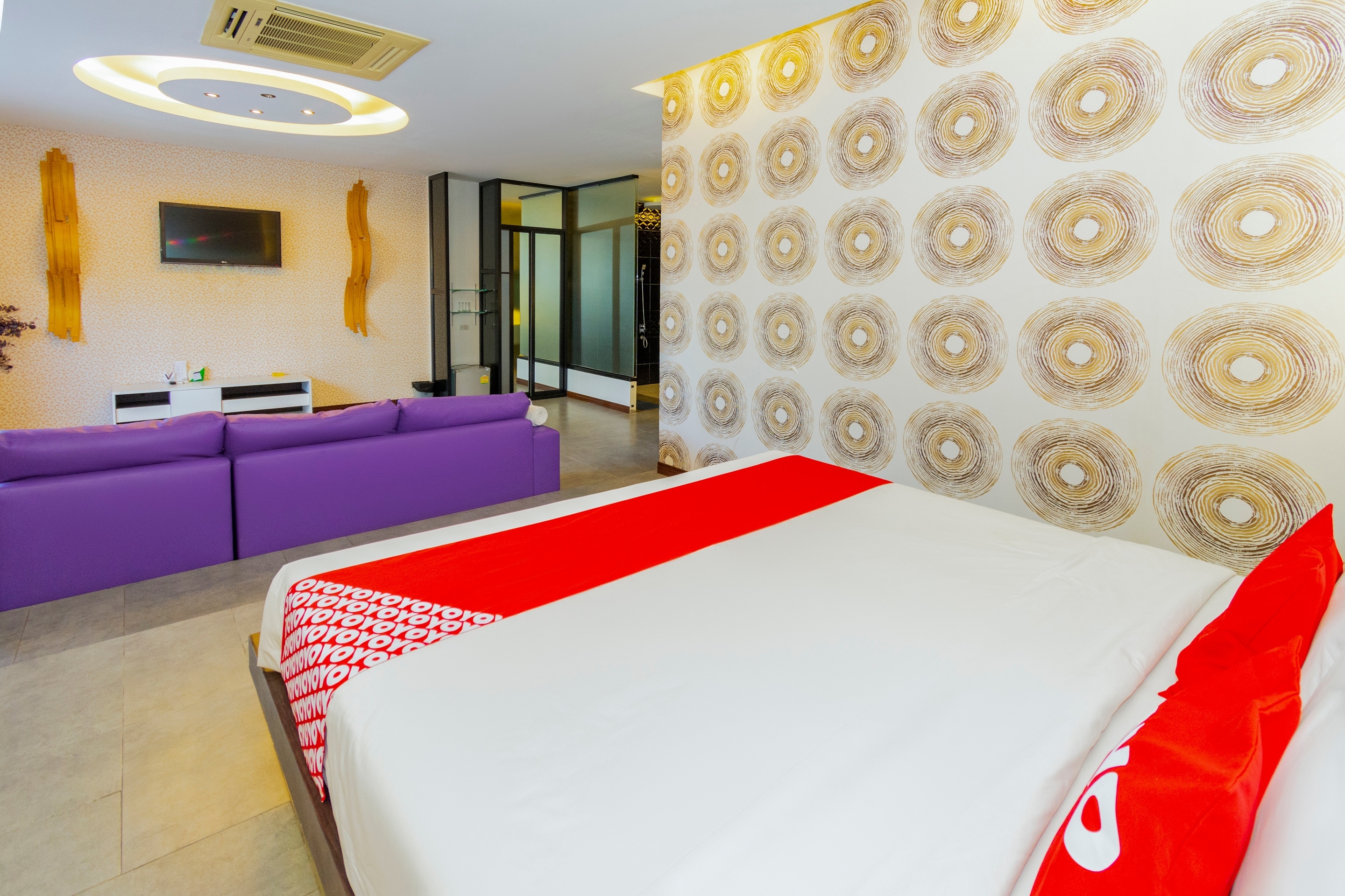 OYO 446 Get Link Hip Hotel - Tap to explore photos