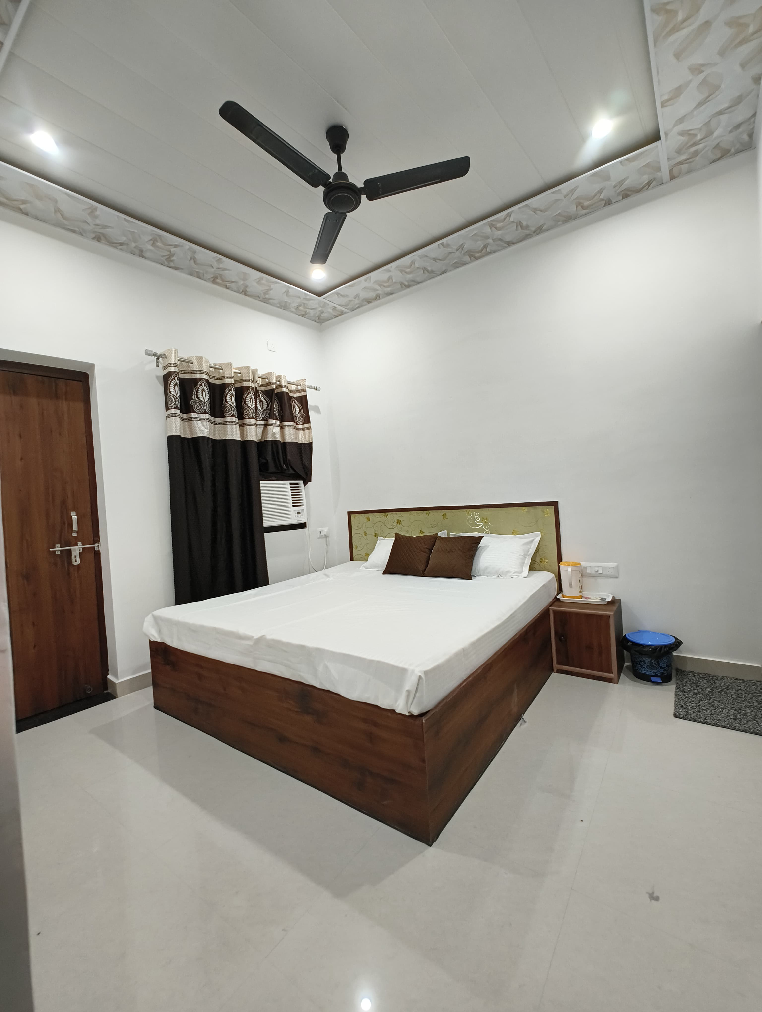 INDR HOMESTAY - Tap to explore photos