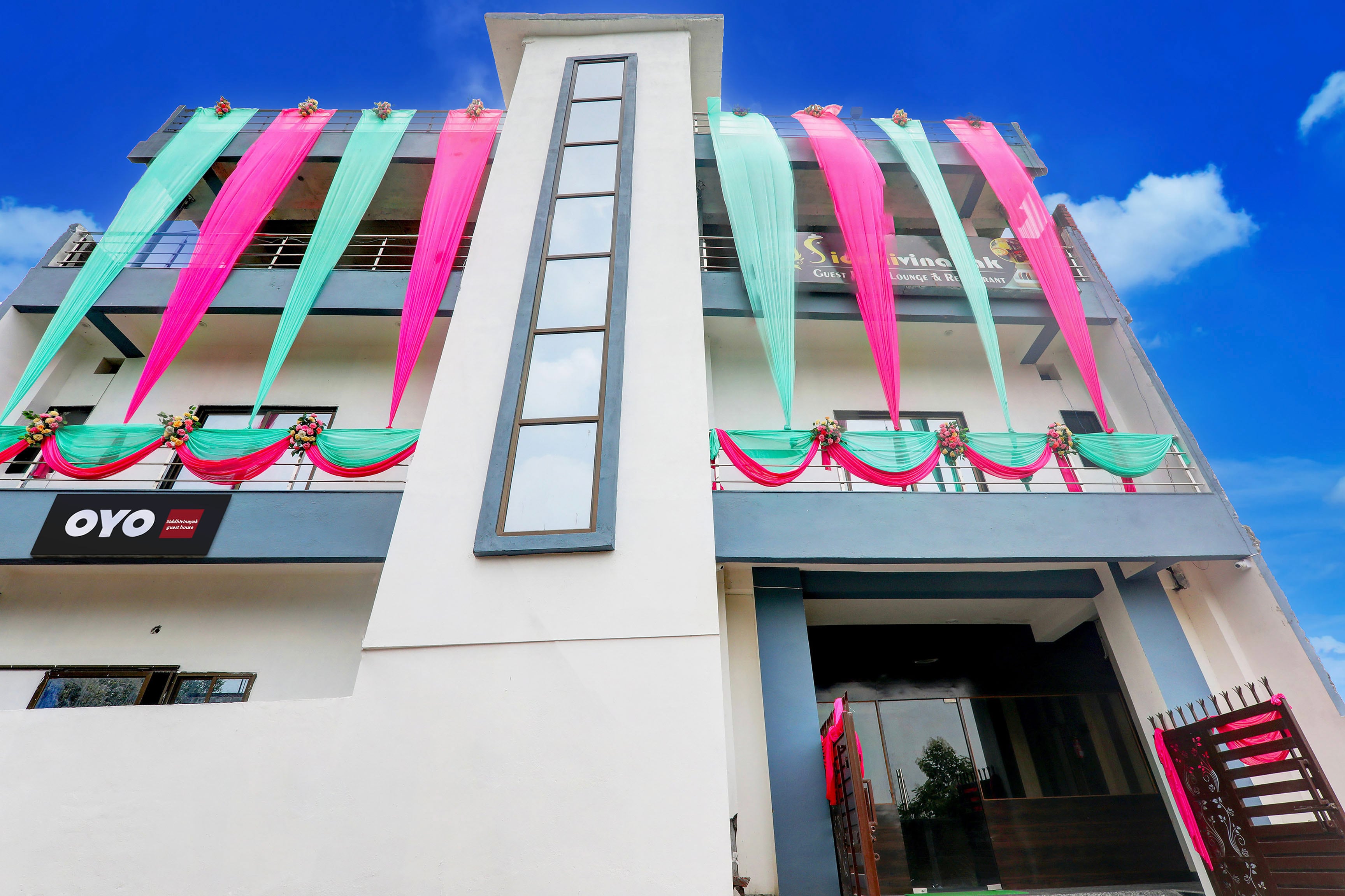 Super Hotel O SIDDHIVINAYAK GUEST HOUSE & RESTAURANT - Tap to explore photos