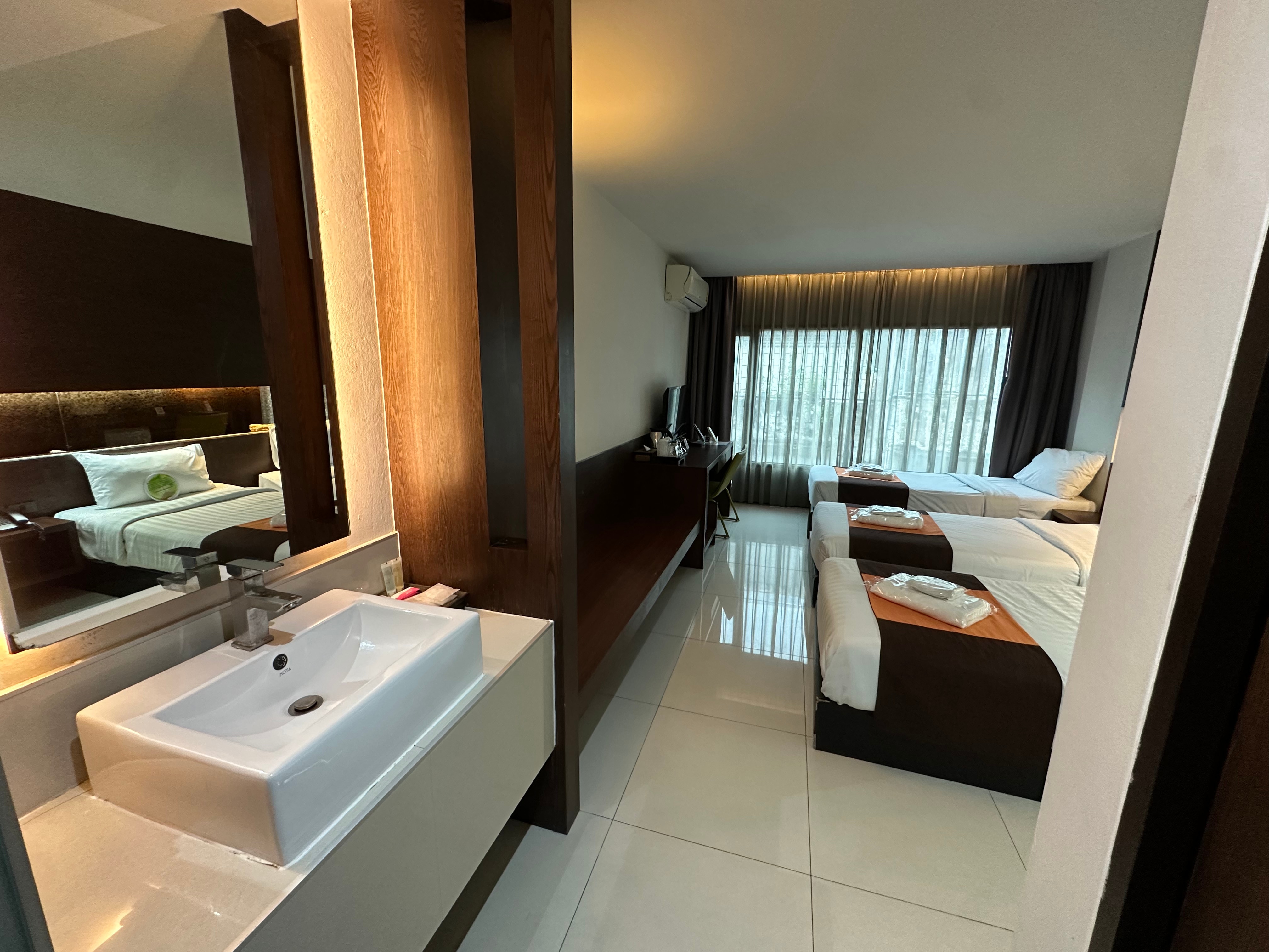 Collection O The Bangkok Airport Link Suite - Tap to explore photos