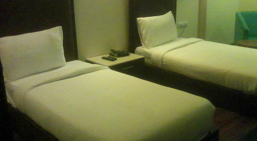 Hotel Sunder Classic - Tap to explore photos
