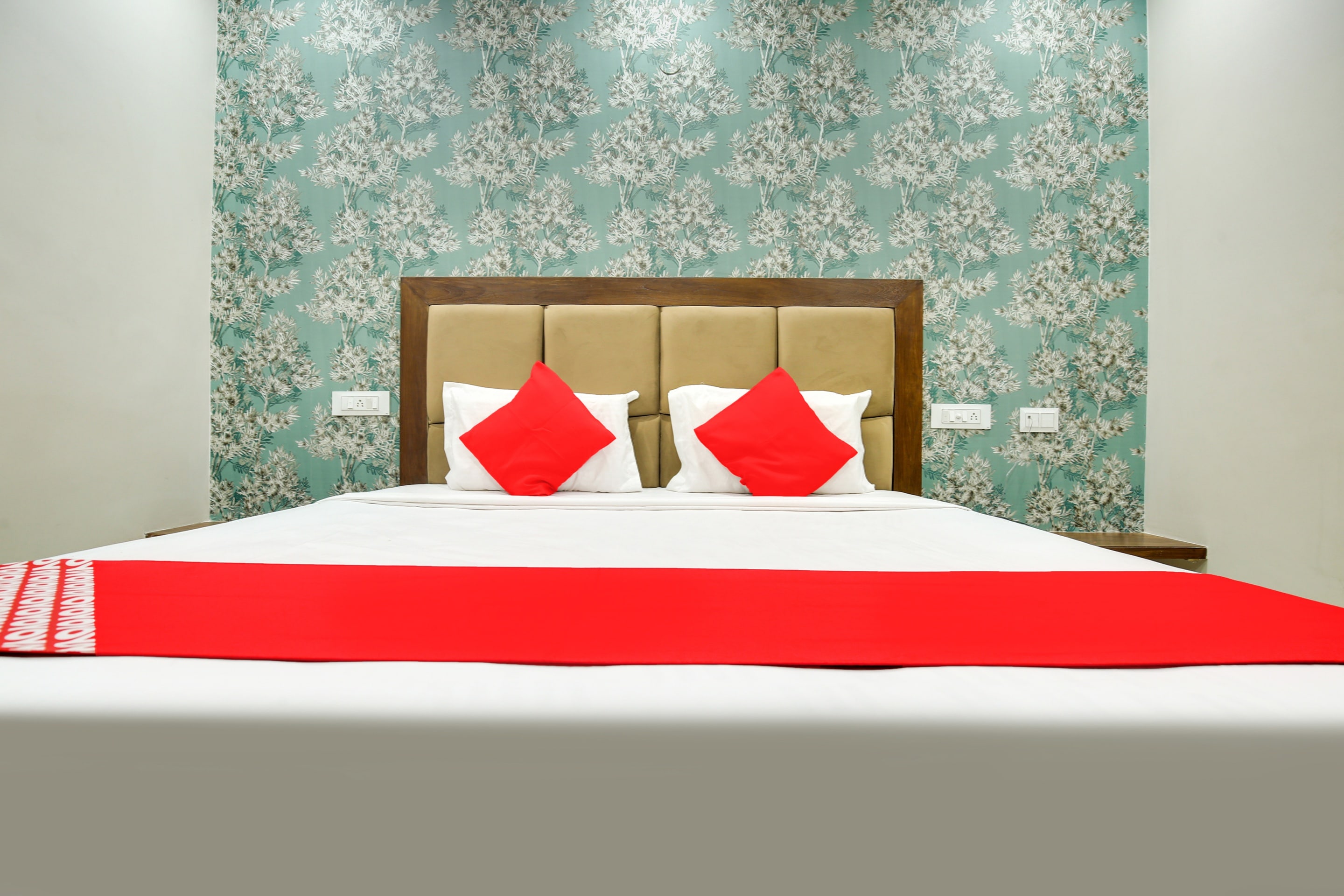 Collection O Hotel RR Eleven - Tap to explore photos