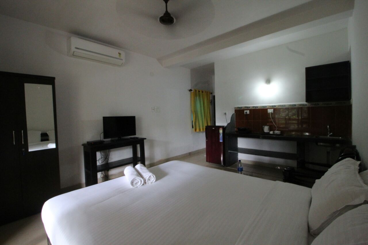 Beach Studio Candolim - Tap to explore photos