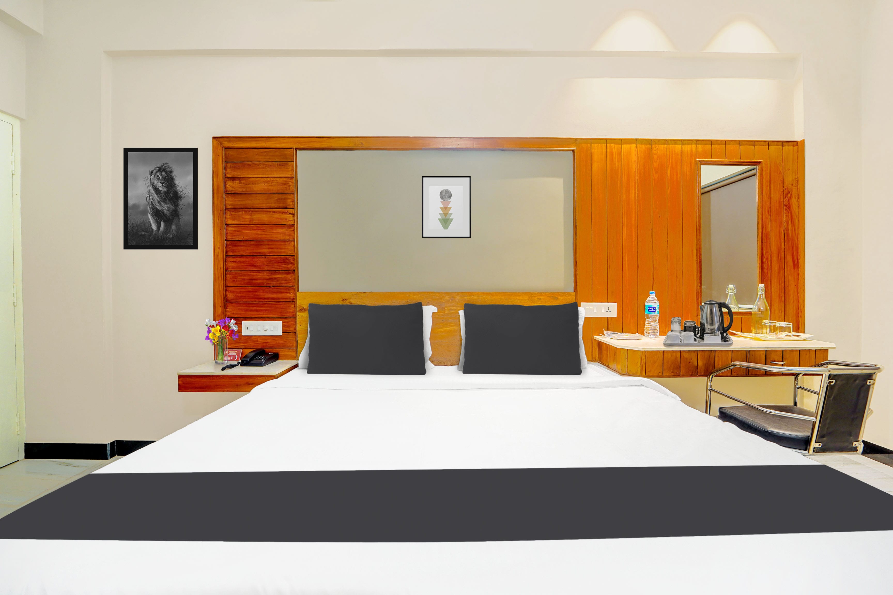 Super Hotel O Broadway Ernakulam - Tap to explore photos