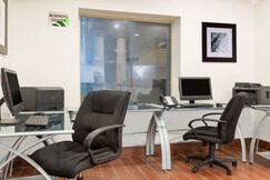 Wingate Athens, Hall