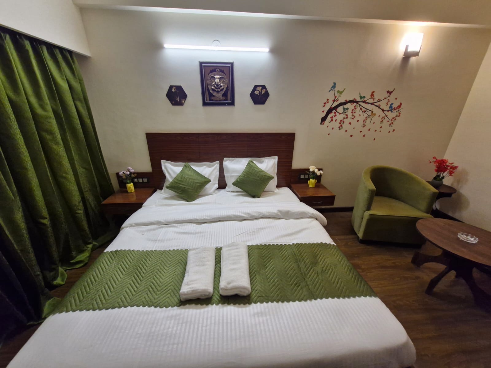doon square supertech homestay - Tap to explore photos