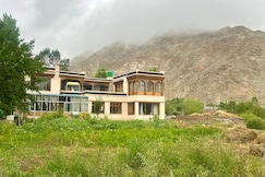 Bedroom with attached bathroom Boutique Farmstay, Leh