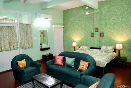 Heritage Centrally located great view