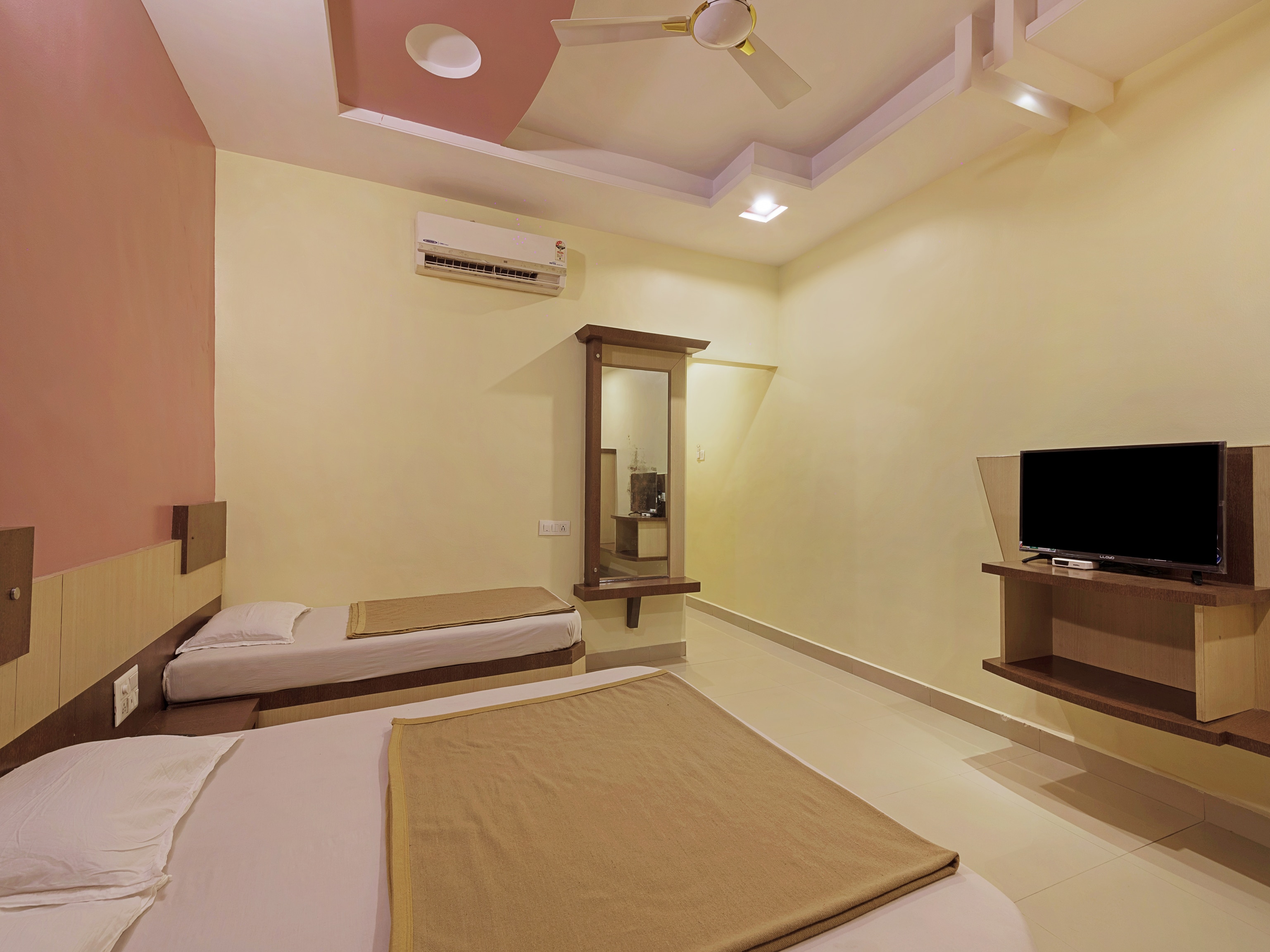 Hotel Ashoka Executive - Tap to explore photos