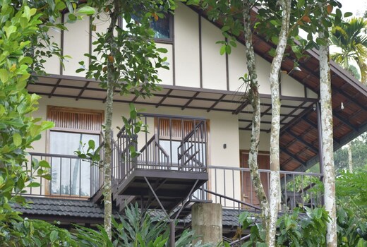 Flores Villa Lake View by Dya Hospitality