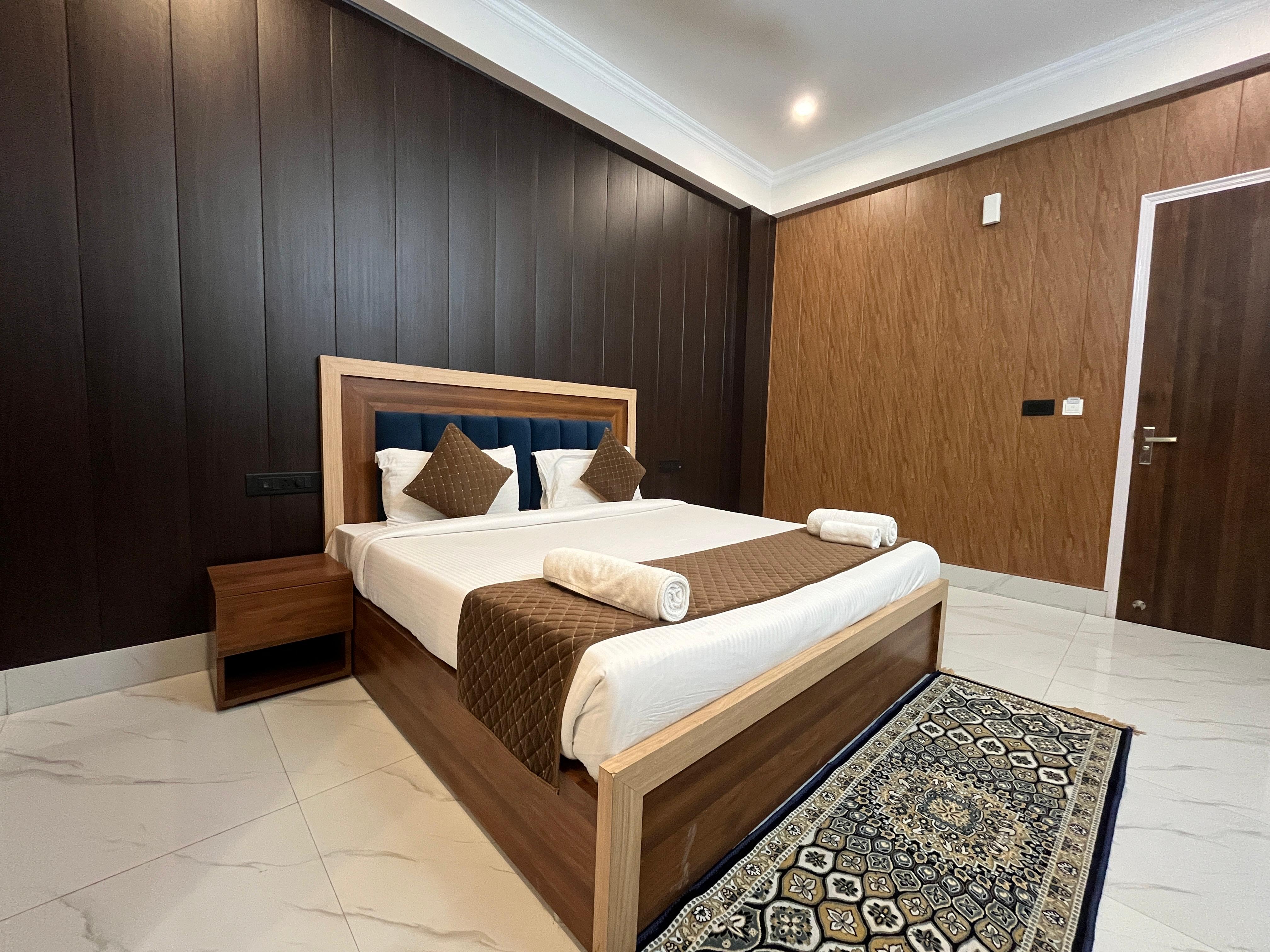 UmRa Hotel - Tap to explore photos
