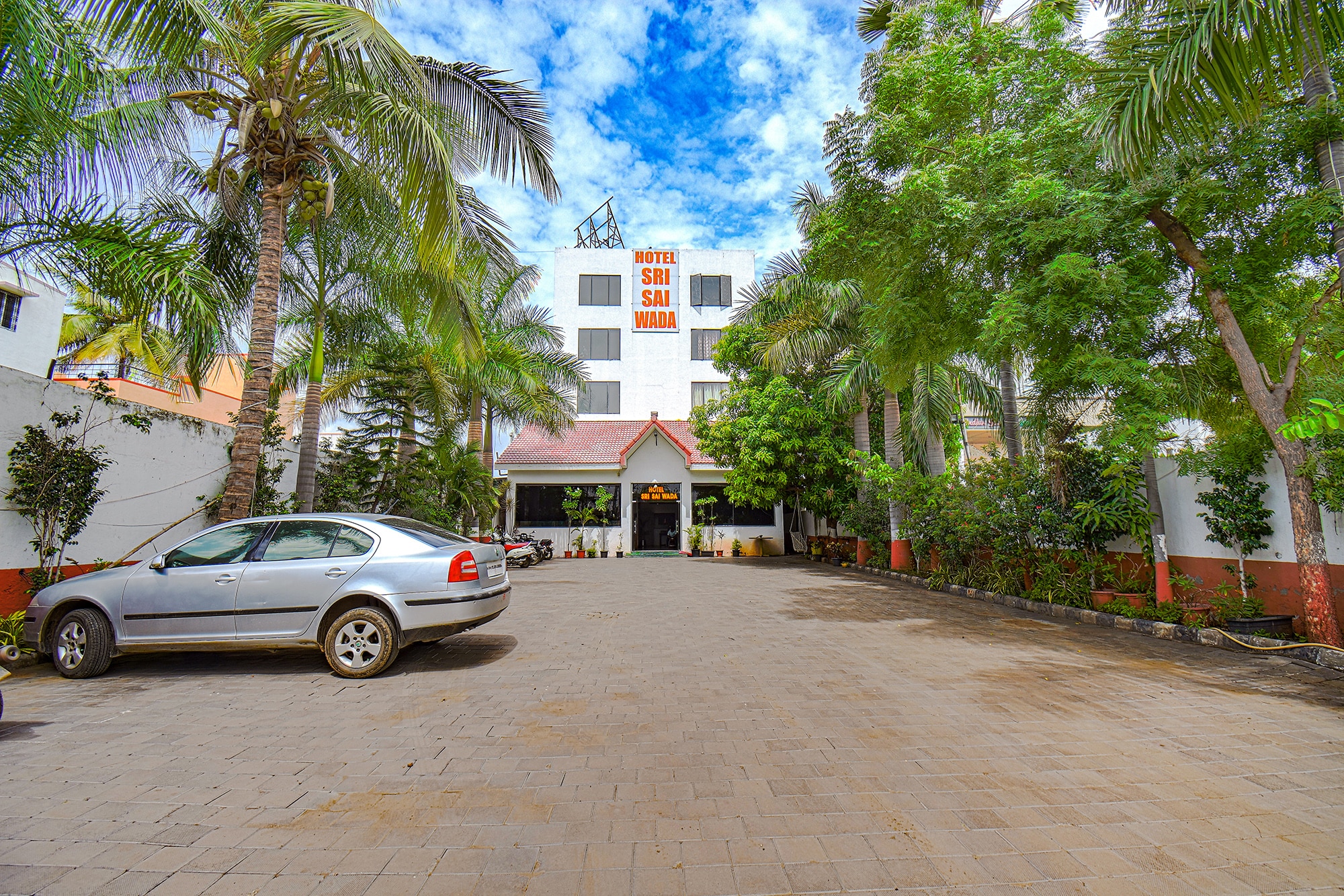Hotel Shree Sai Wada Shirdi - Tap to explore photos