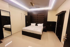 The Golden Plaza, Siwan