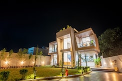 Villa Papillon by DanCenter | Pvt Pool | Jacuzzi | Kids Room | Udaipur