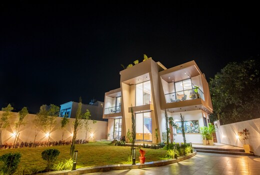 Villa Papillon by DanCenter | Pvt Pool | Jacuzzi | Kids Room | Udaipur