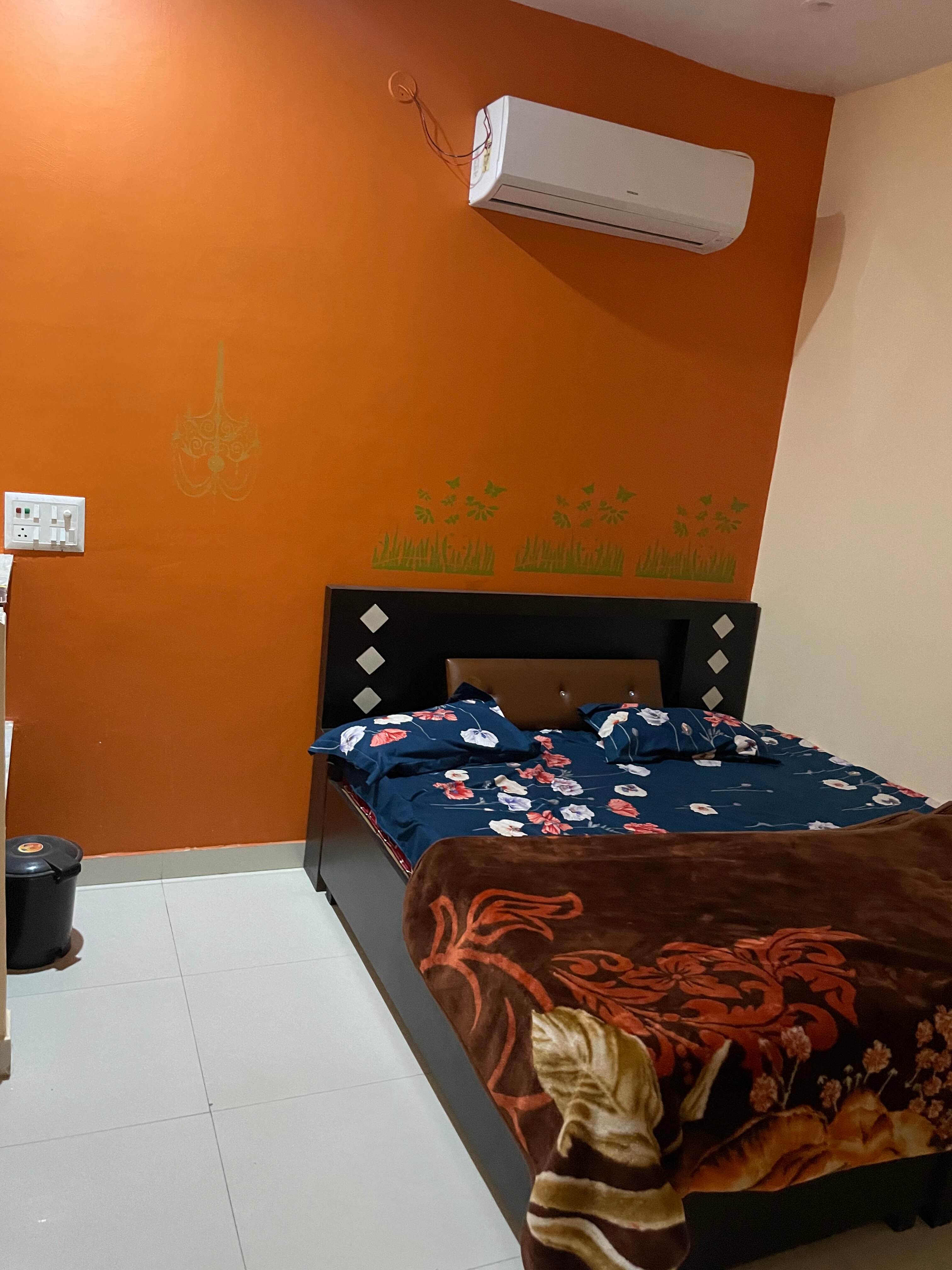SHREE MANUHAAR HOTEL & FAMILY RESTAURANT - Tap to explore photos