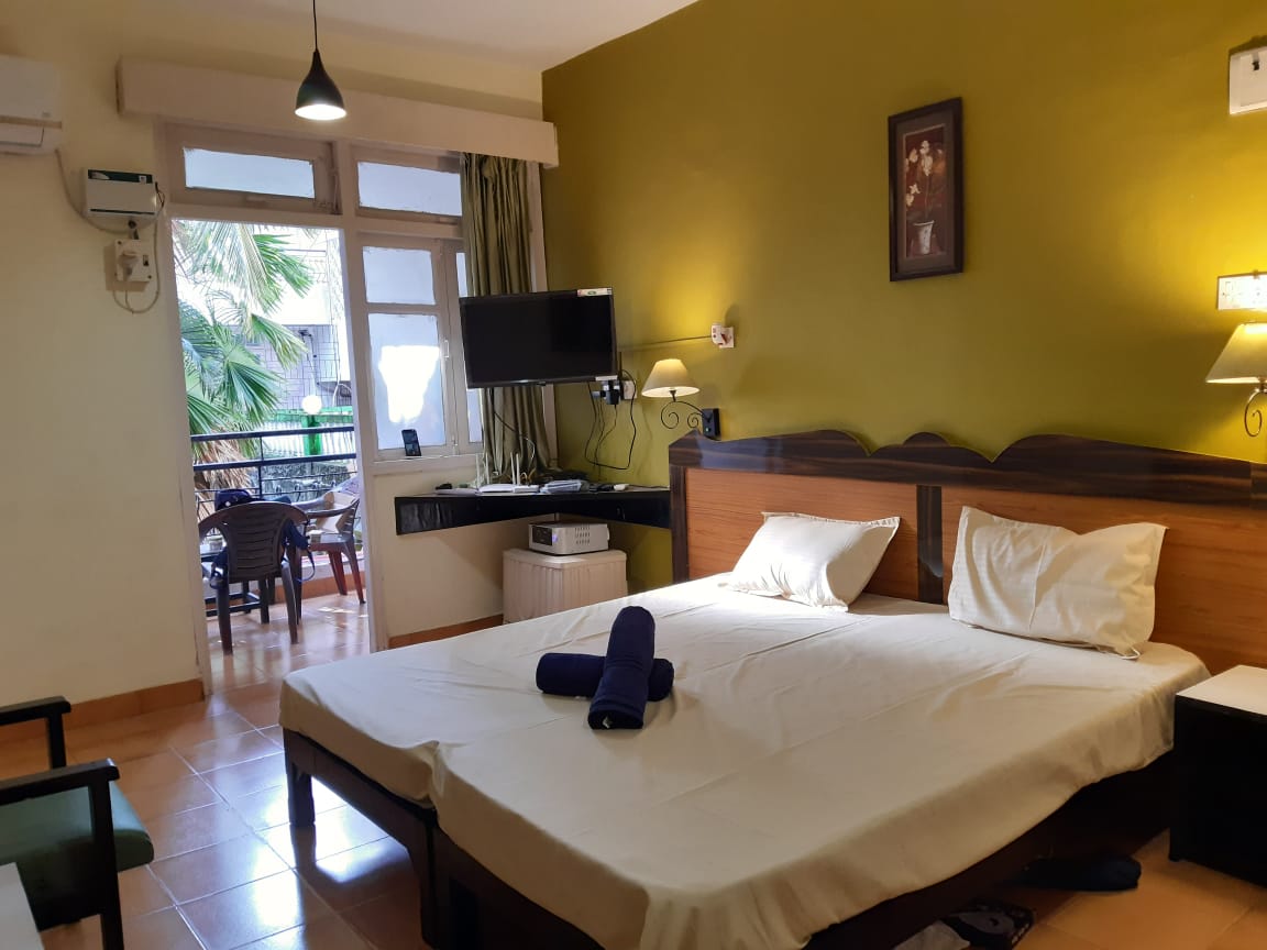 Palm Grove 1bhk apartment at Candolim beach w/ free wifi - Tap to explore photos