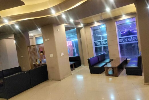 SPOT ON Pankhudi Hotel And Bar