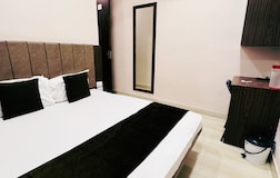 Deluxe Luxury Quadruple Bedroom