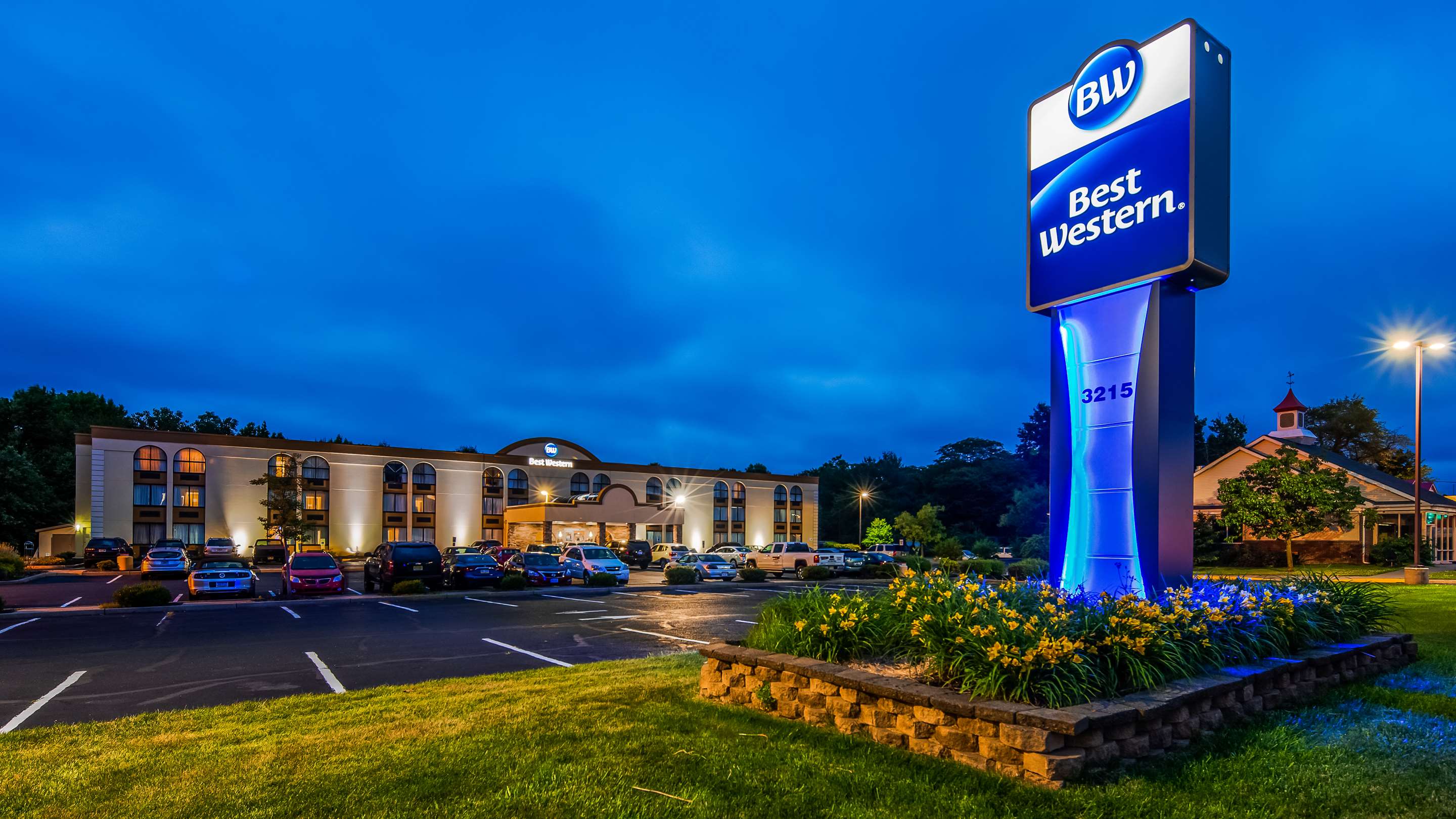 BEST WESTERN HAZLET INN - Tap to explore photos