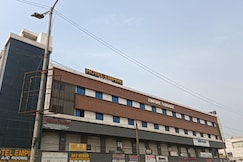 Hotel Empire , Vapi