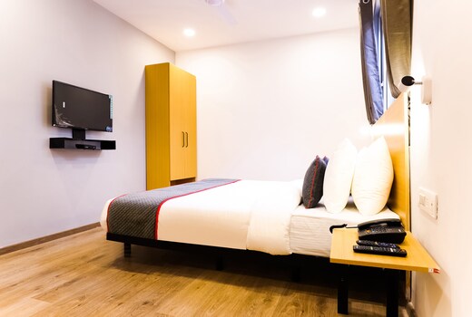 Super Townhouse Prithvi Resort Near Phoenix Palassio
