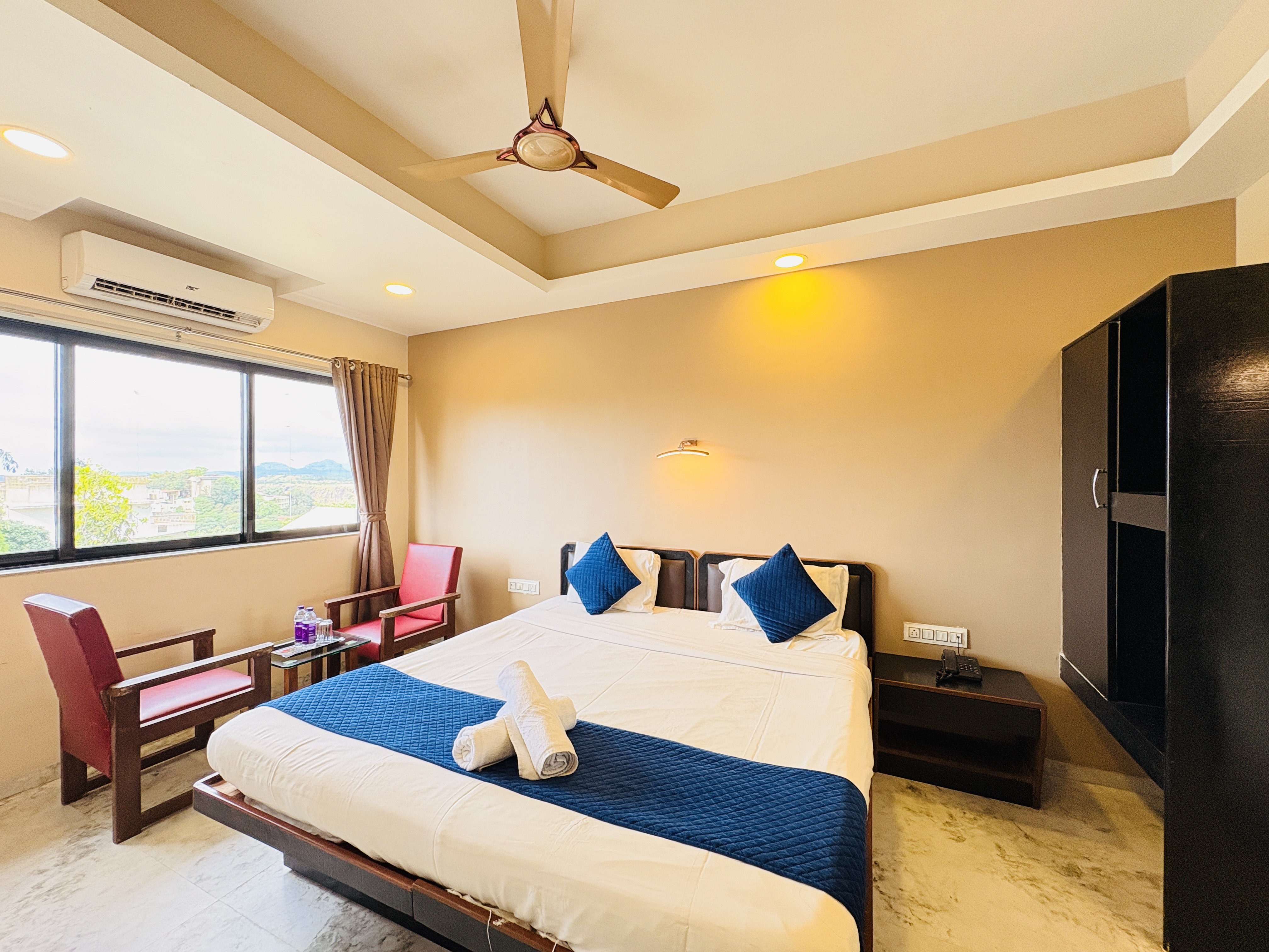 Deluxe AC Room 1