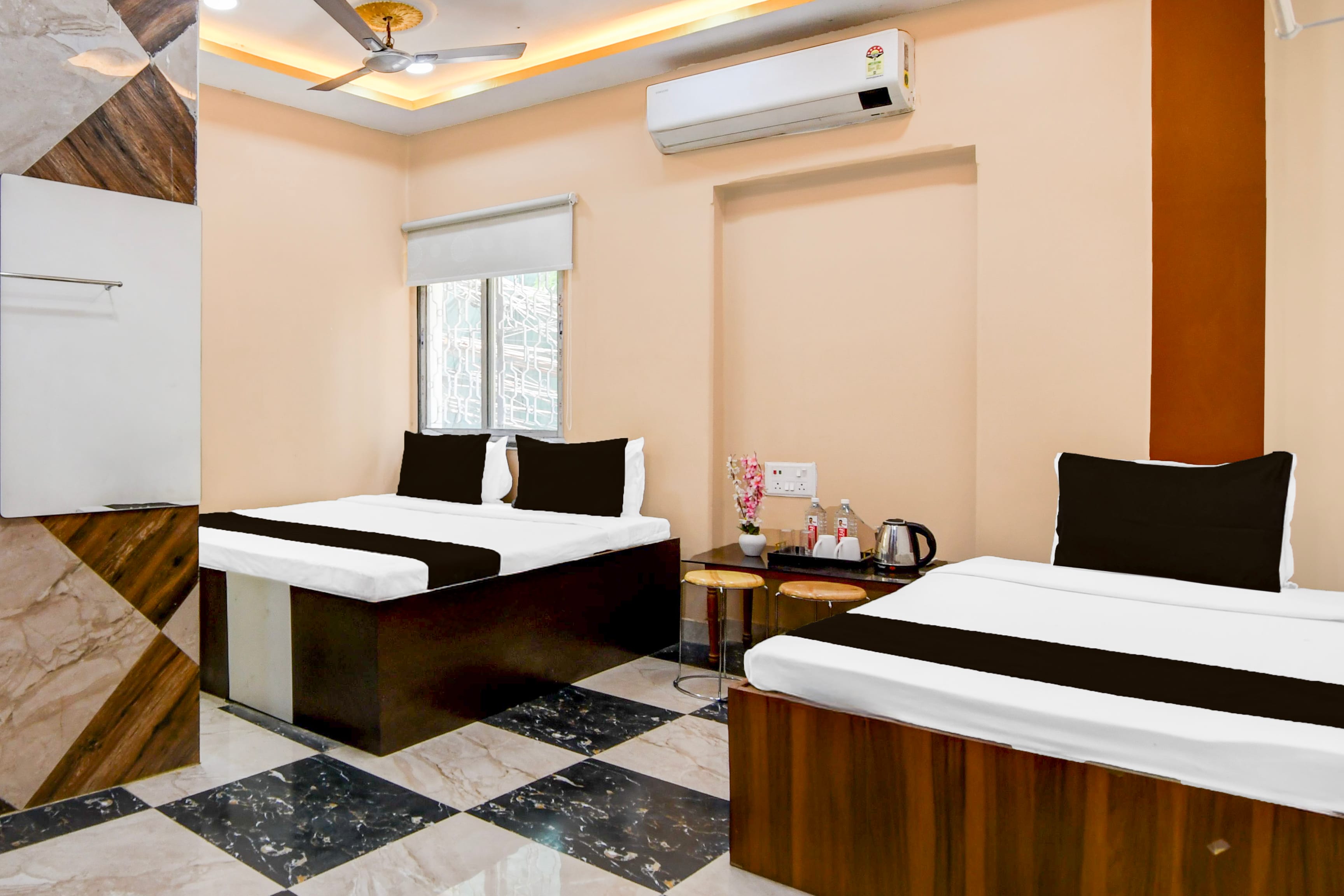 Hotel O MD INTERNATIONAL GUEST HOUSE - Tap to explore photos