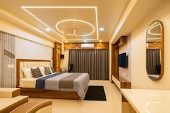 Luxury Studio near Airport with pool & Gym, Kolkata