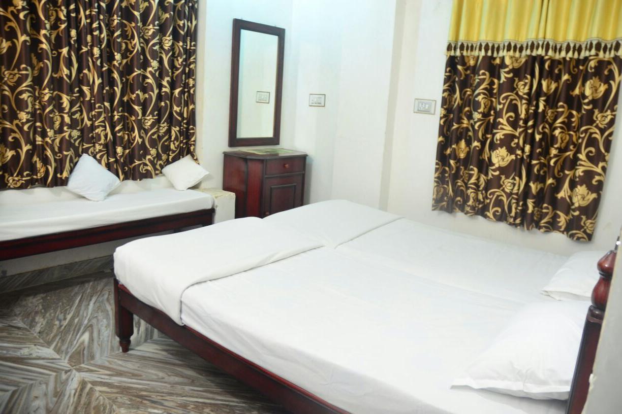 Hotel Janak Niwas - Udaipur - Tap to explore photos