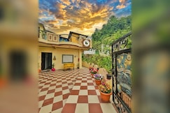 Hobbit House Hostel, Rishikesh