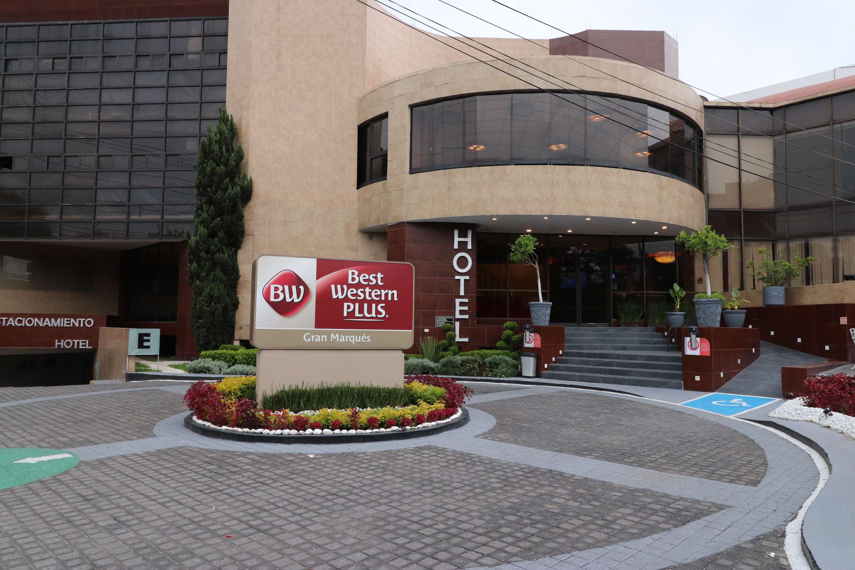 Best Western Plus Gran Marques - Tap to explore photos