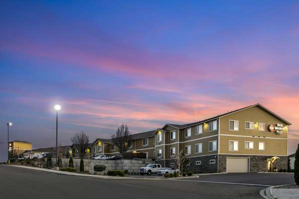 Best Western Plus Grapevine Inn - Tap to explore photos