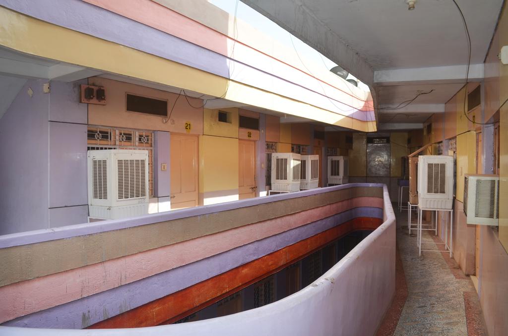 Hotel Pushpak Lodge - Tap to explore photos