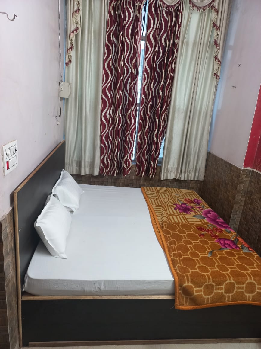 Hotel Krishna Sharnam - Tap to explore photos