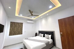 Hotel Girraj Stay Inn, Vrindavan