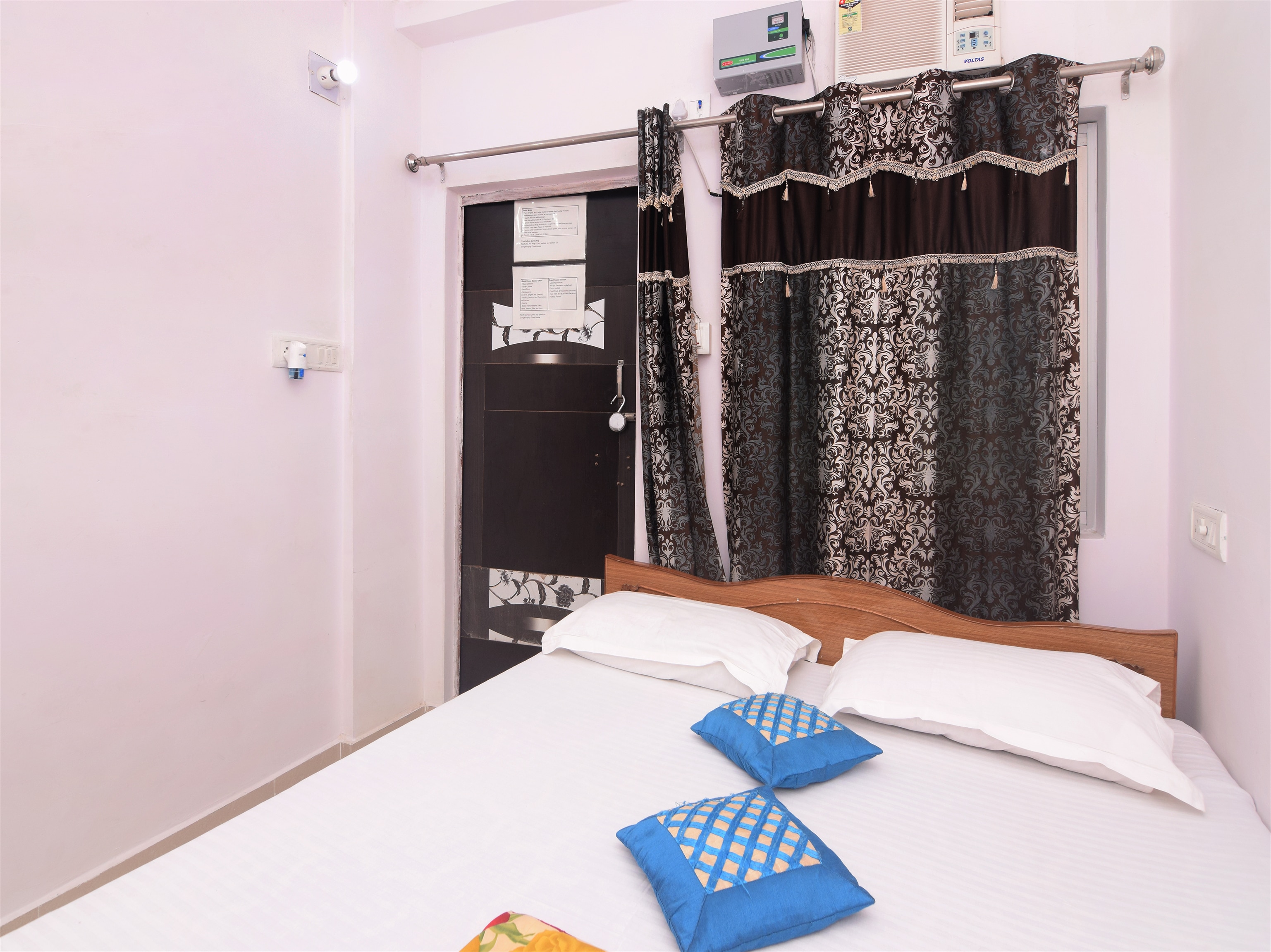 Ganga Paying Guest House - Tap to explore photos