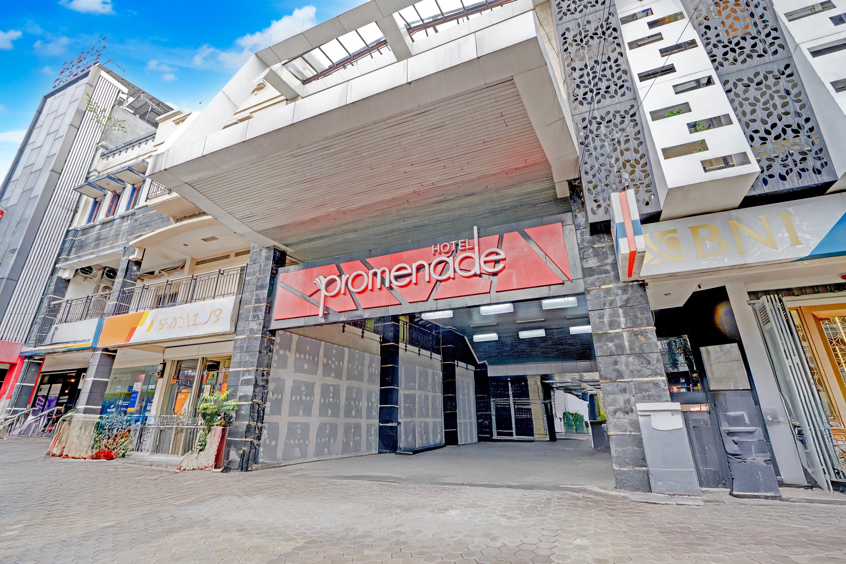 Collection O Hotel Promenade Cihampelas - Tap to explore photos