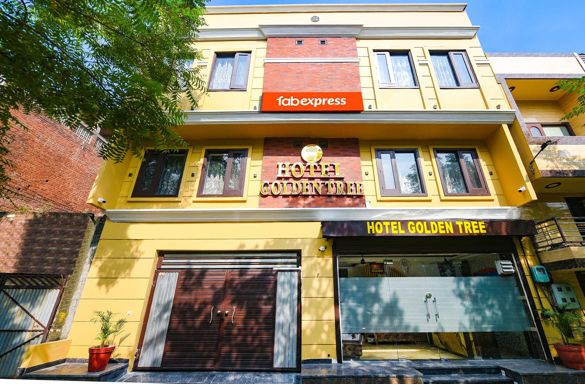 Fabhotel Golden Tree - Tap to explore photos