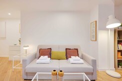 Bright, modern studio for 2P - La Defense, Paris