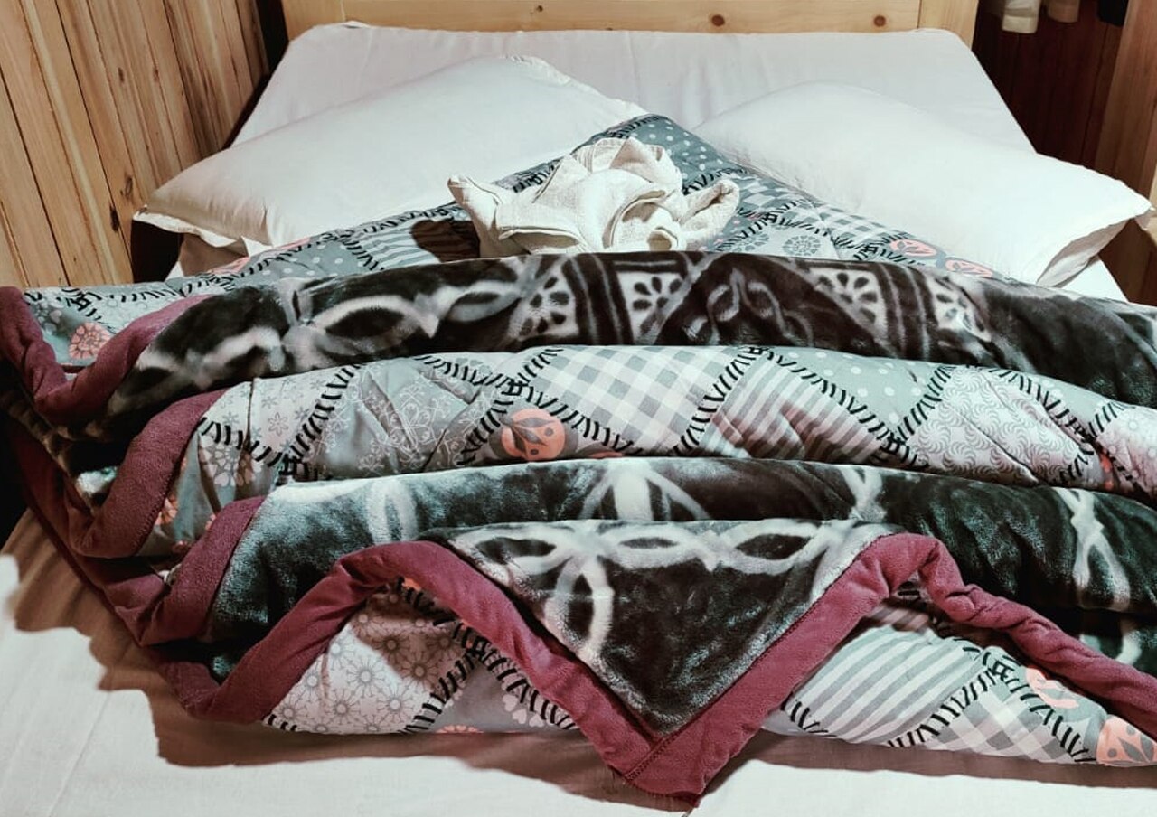 Esti Kutum Home Stay - Tap to explore photos