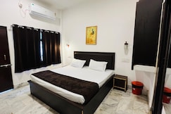 Pushkar Stay Hostel | Rooms & Dorms, Varanasi