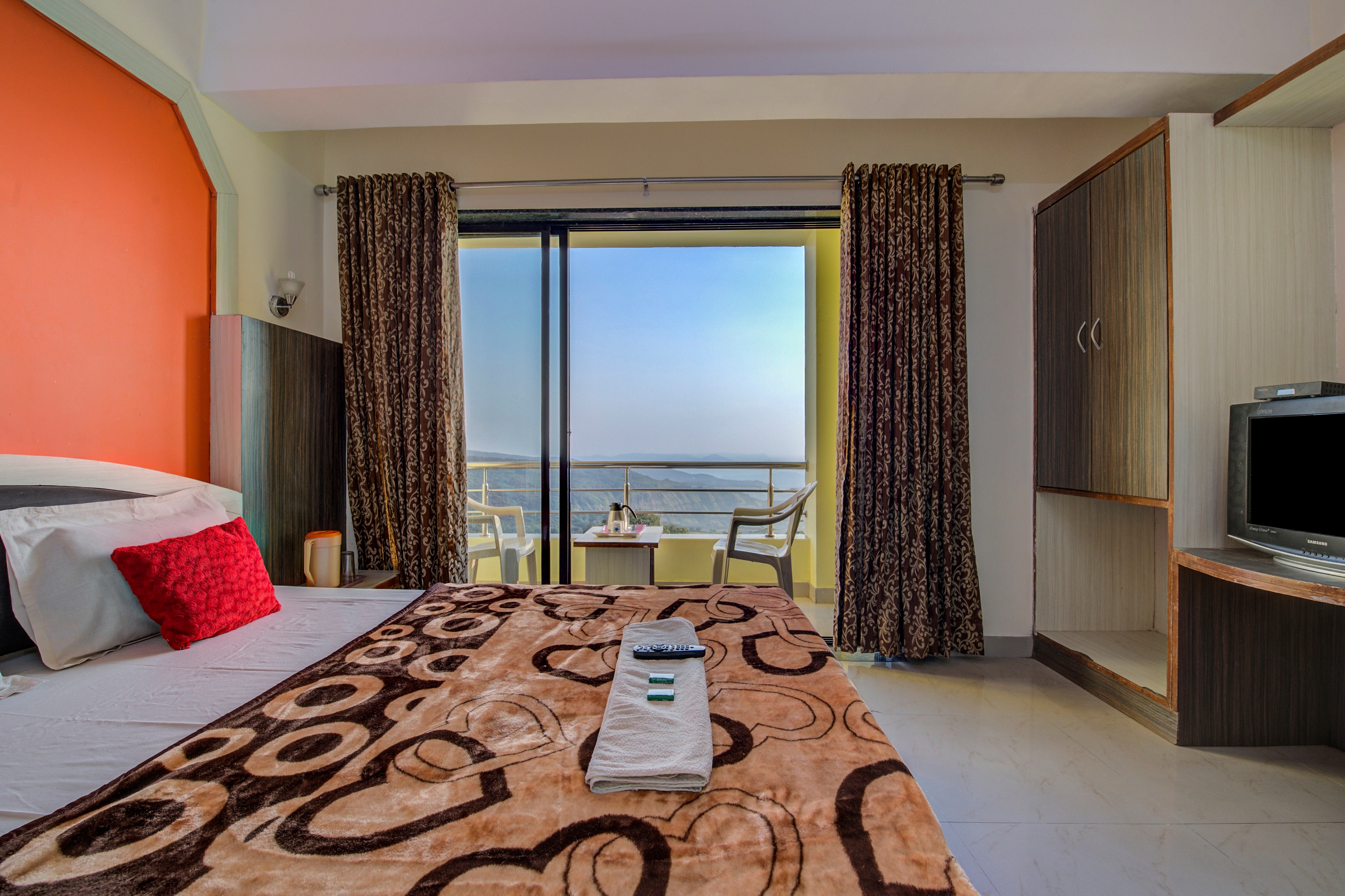 DELUXE COUPLE ROOM WITH VIEW 1