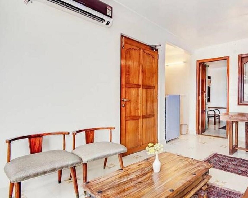 Heritage Apt 2@Hauz Khas Village - Tap to explore photos