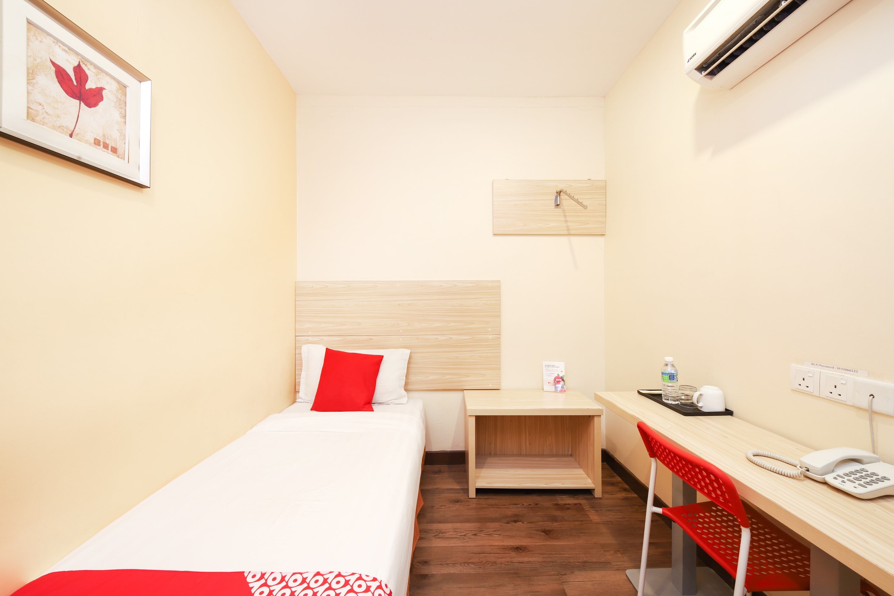 Super OYO 156 YP Boutique Hotel - Tap to explore photos