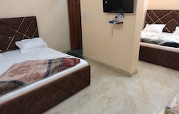 BEDROOM 104